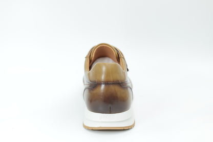 Sports shoes