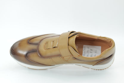Sports shoes