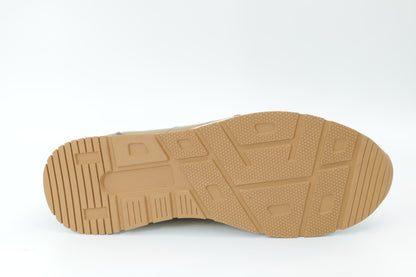 Sports shoes