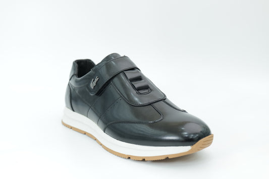 Sports shoes