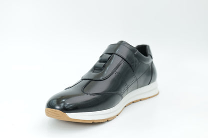 Sports shoes