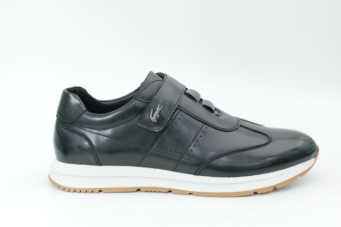 Sports shoes