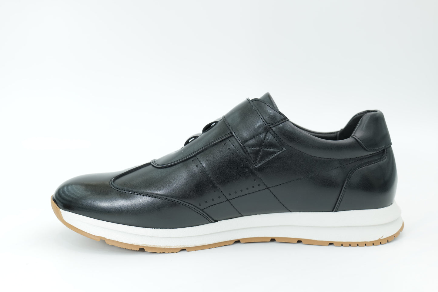 Sports shoes