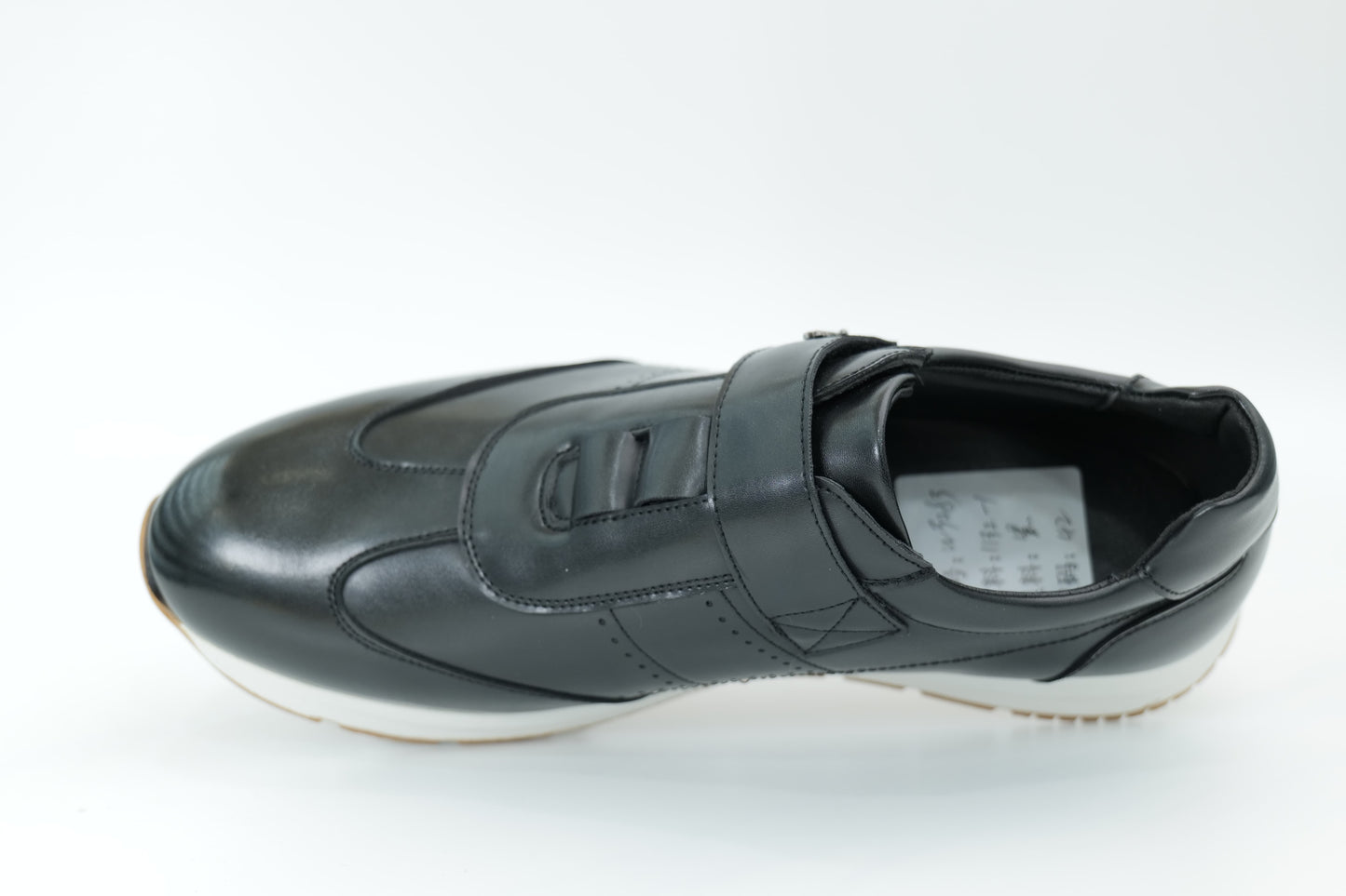 Sports shoes