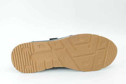 Sports shoes