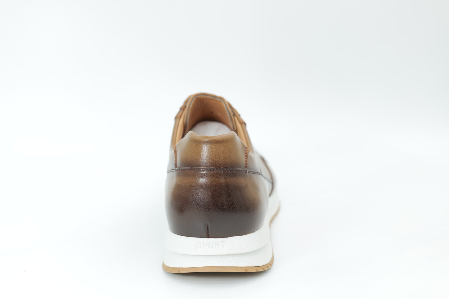 Sports shoes