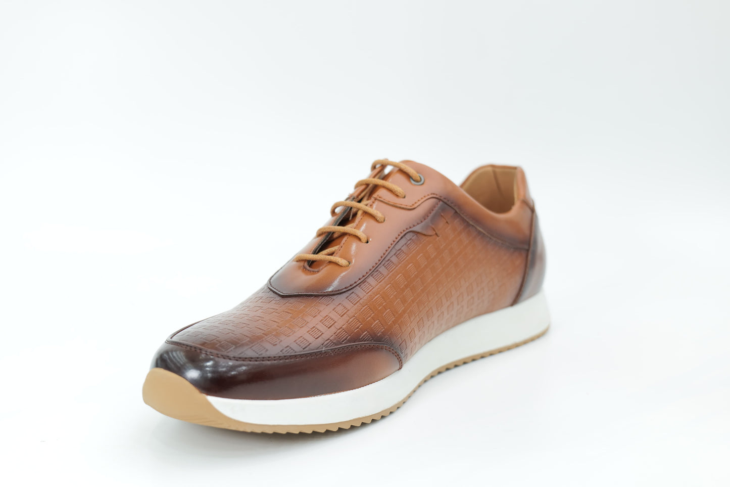 Sports shoes