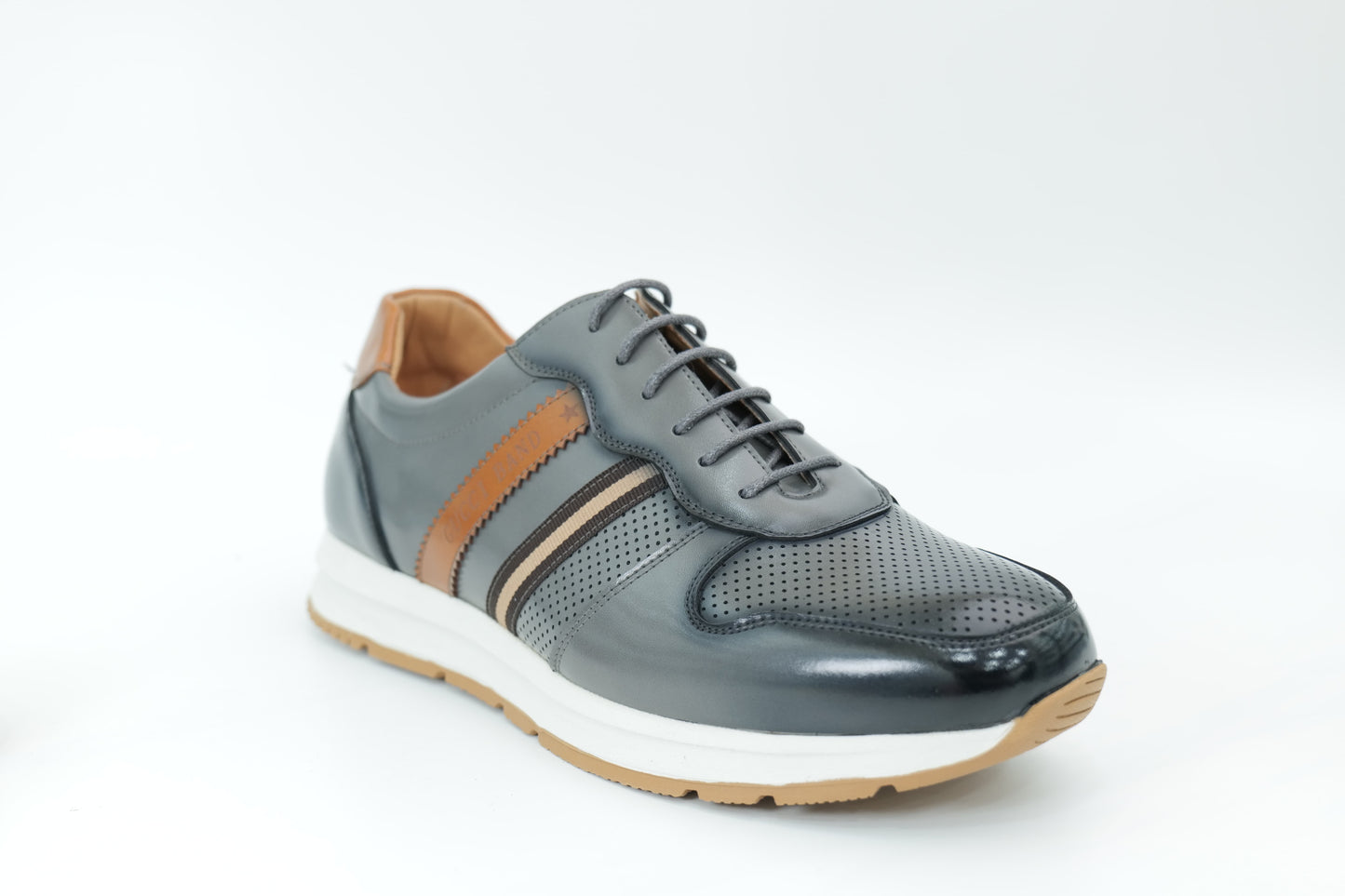 Sports shoes