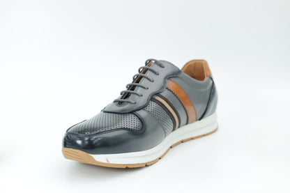 Sports shoes