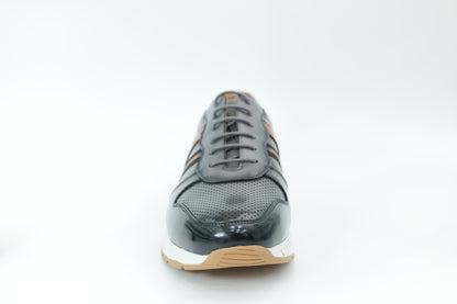 Sports shoes