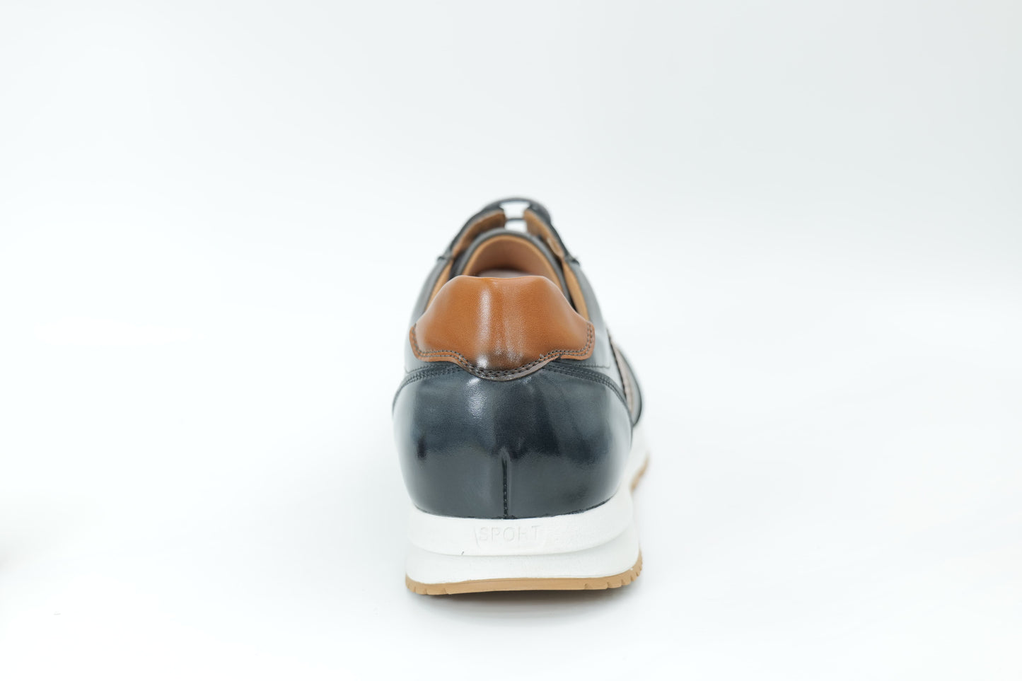 Sports shoes