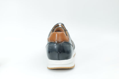 Sports shoes