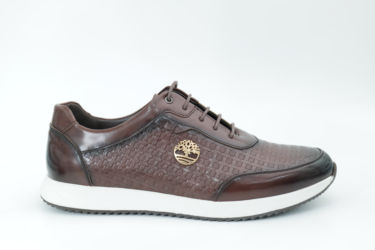 Sports shoes