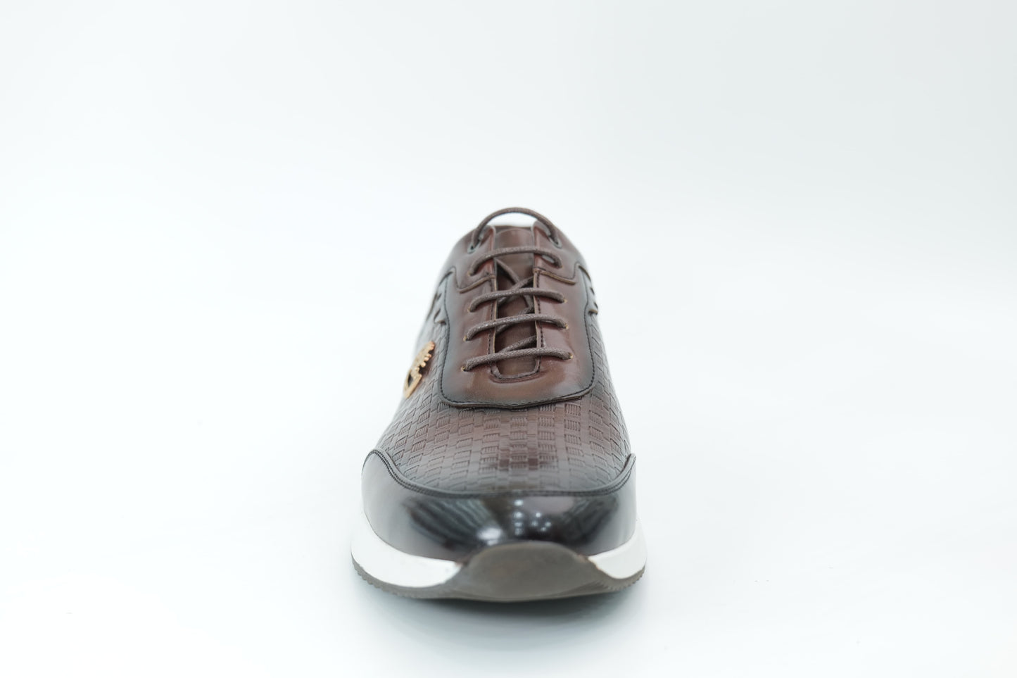 Sports shoes