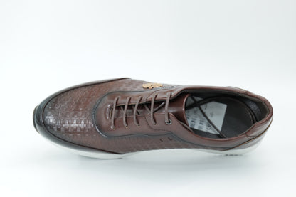 Sports shoes