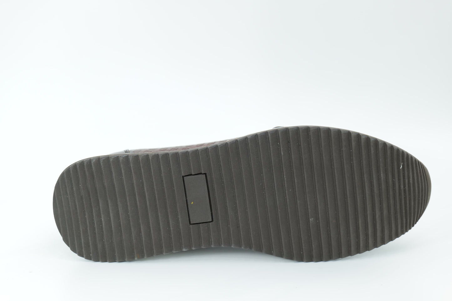 Sports shoes