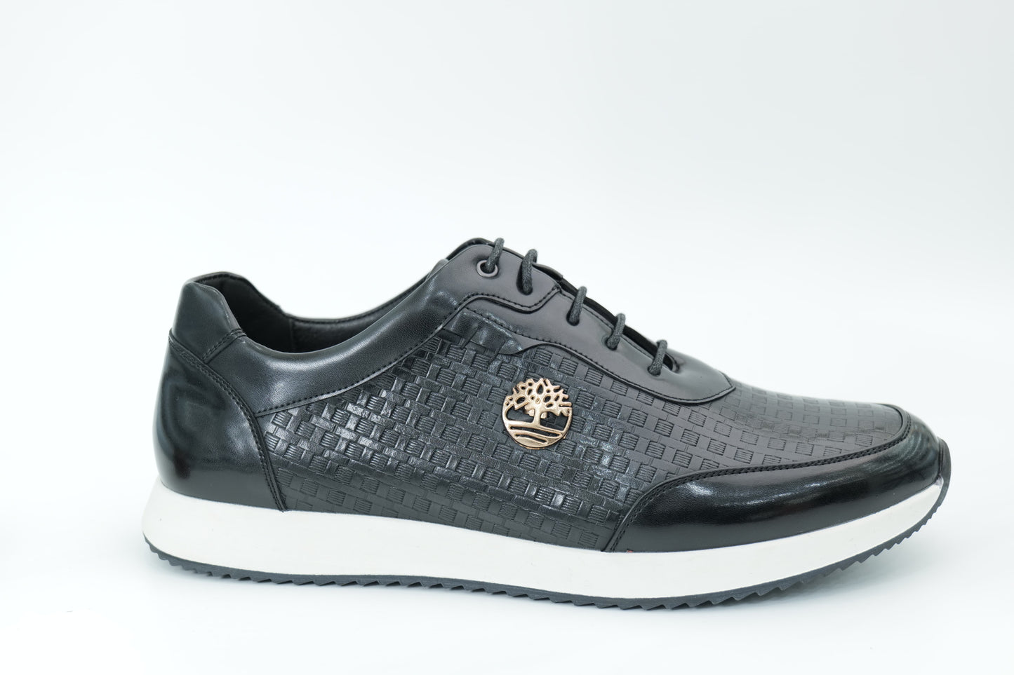 Sports shoes