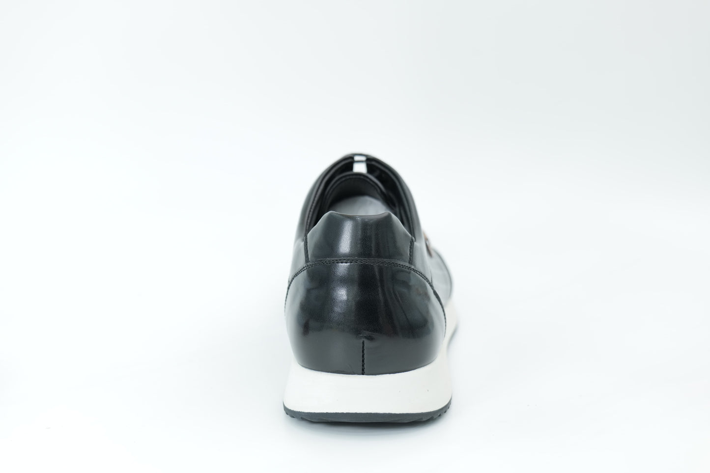 Sports shoes