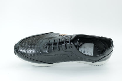 Sports shoes