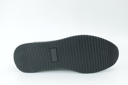 Sports shoes