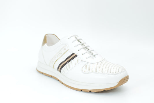 Sports shoes