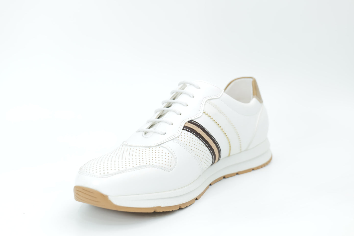 Sports shoes