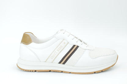 Sports shoes