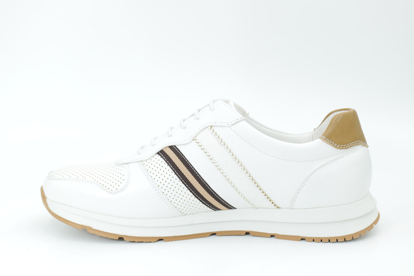 Sports shoes