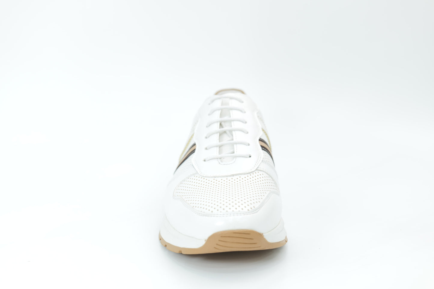 Sports shoes