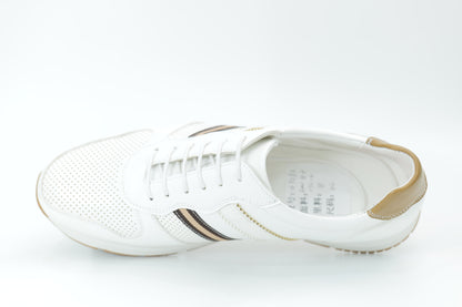 Sports shoes