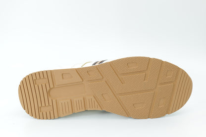 Sports shoes