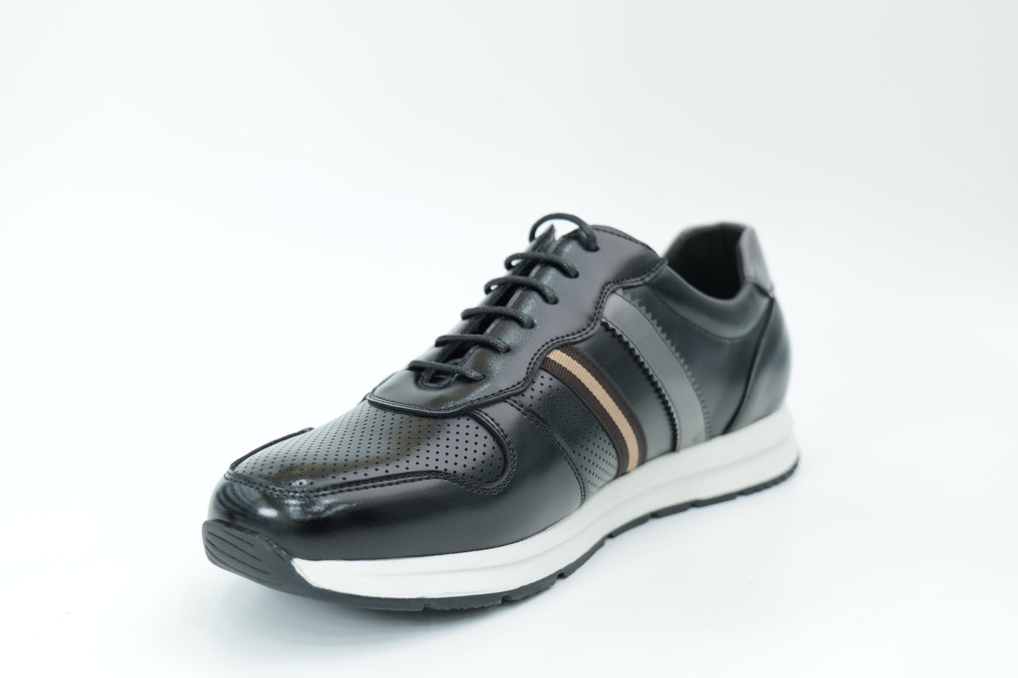 Sports shoes