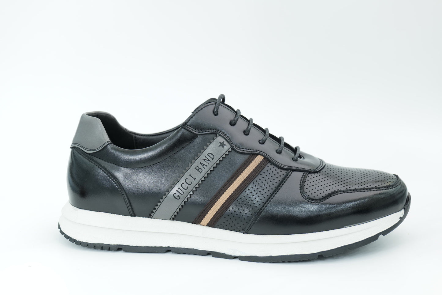 Sports shoes