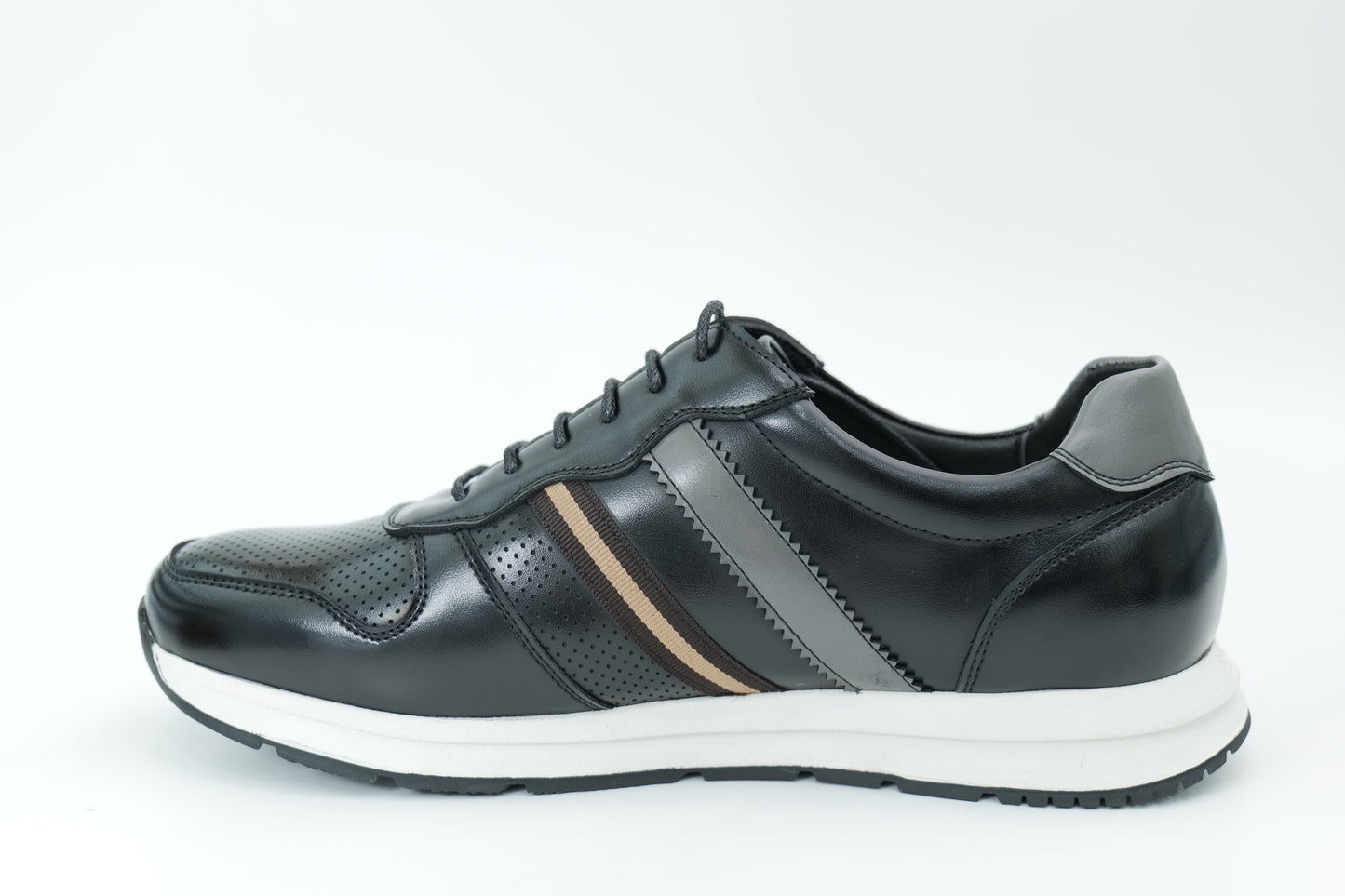 Sports shoes