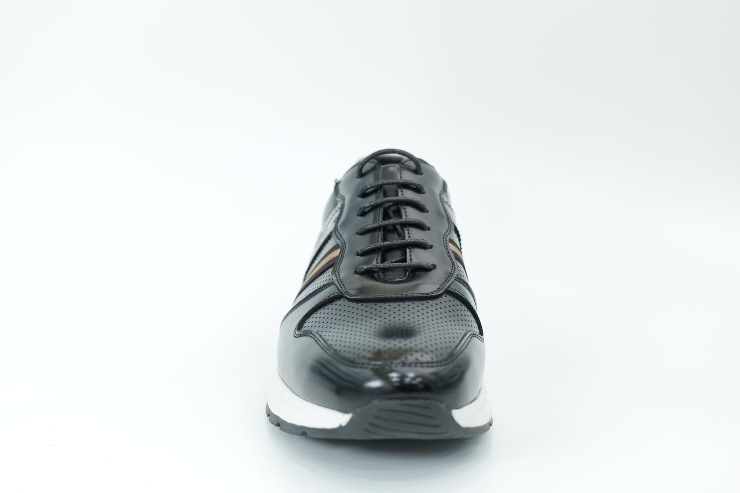 Sports shoes