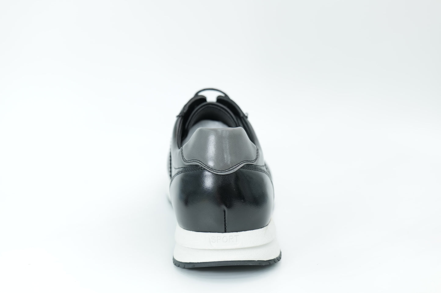 Sports shoes