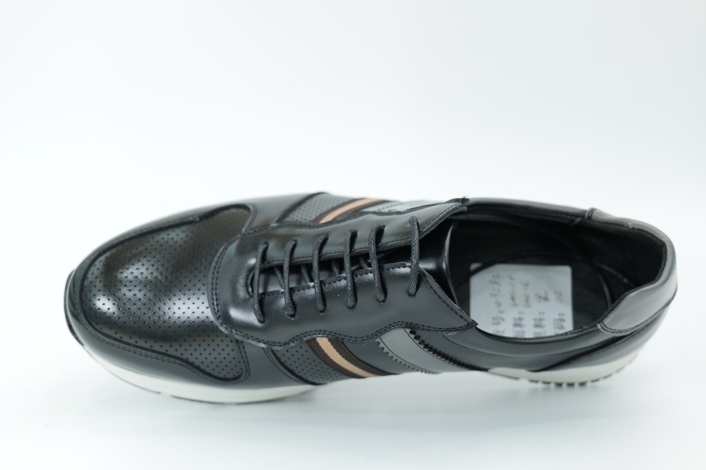 Sports shoes