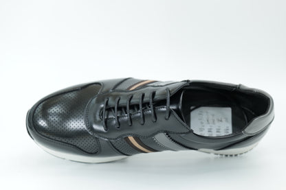 Sports shoes