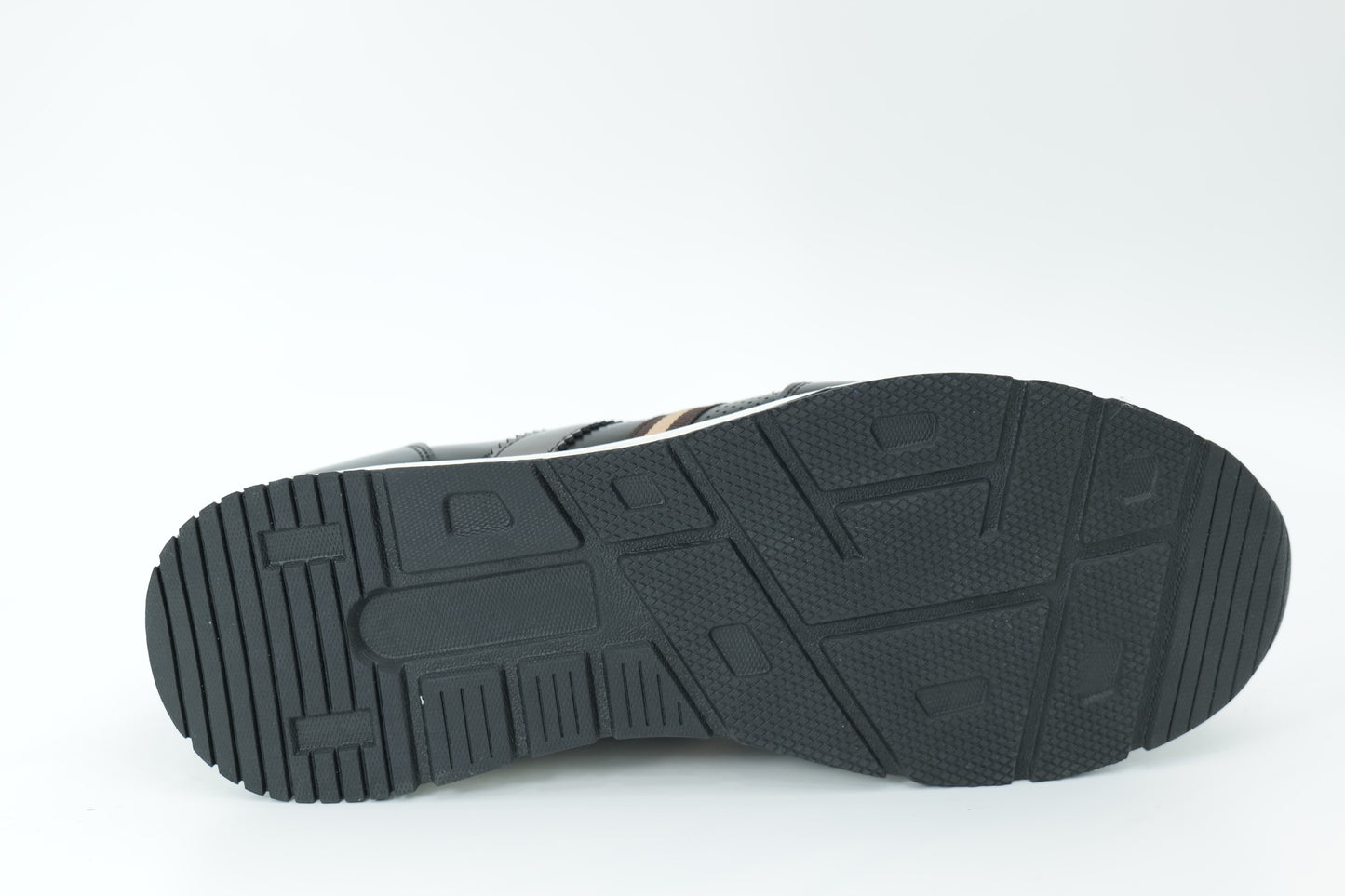 Sports shoes