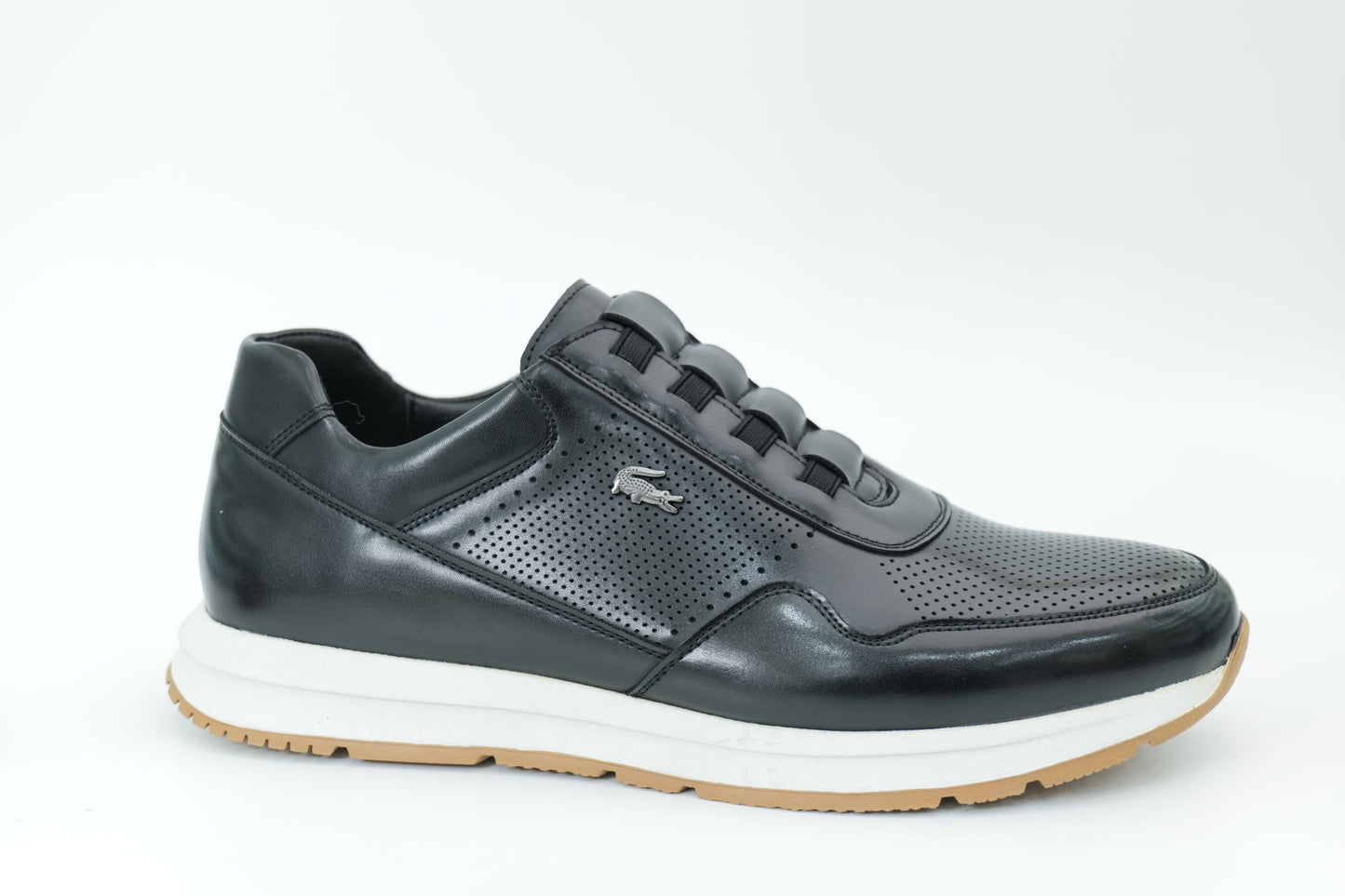 Sports shoes