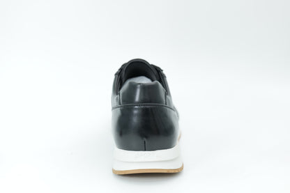 Sports shoes