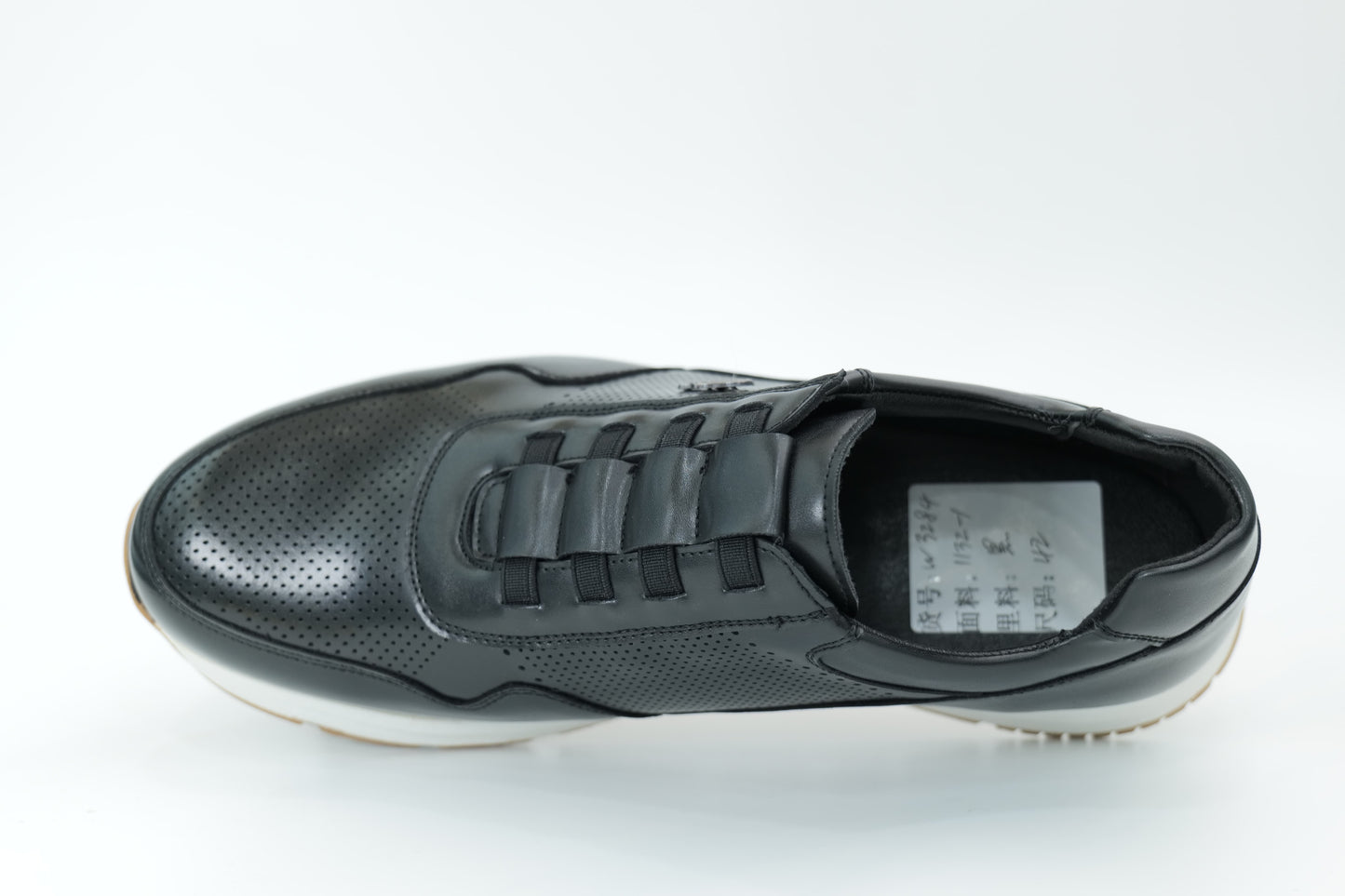 Sports shoes