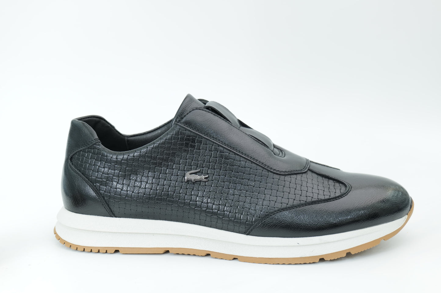 Sports shoes