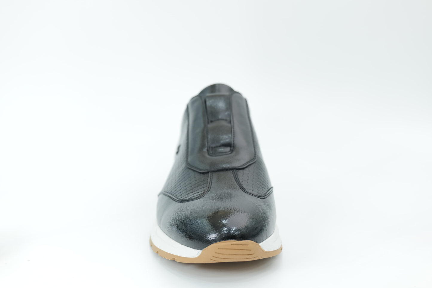 Sports shoes