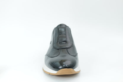 Sports shoes
