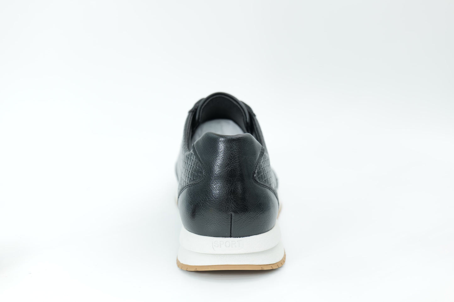 Sports shoes