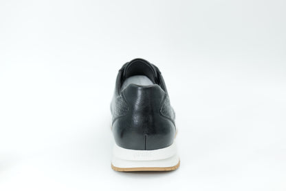 Sports shoes
