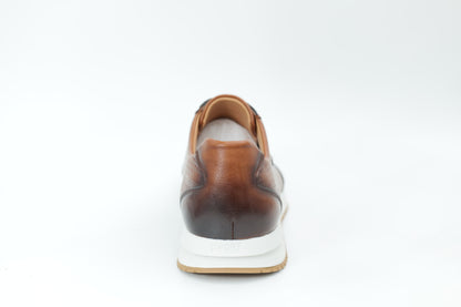 Sports shoes