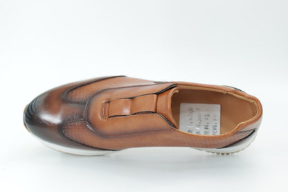 Sports shoes